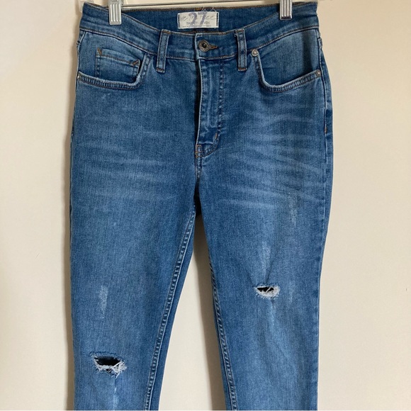 Free People Distressed Frayed Denim Cropped Jeans Size 27 - Picture 4 of 8
